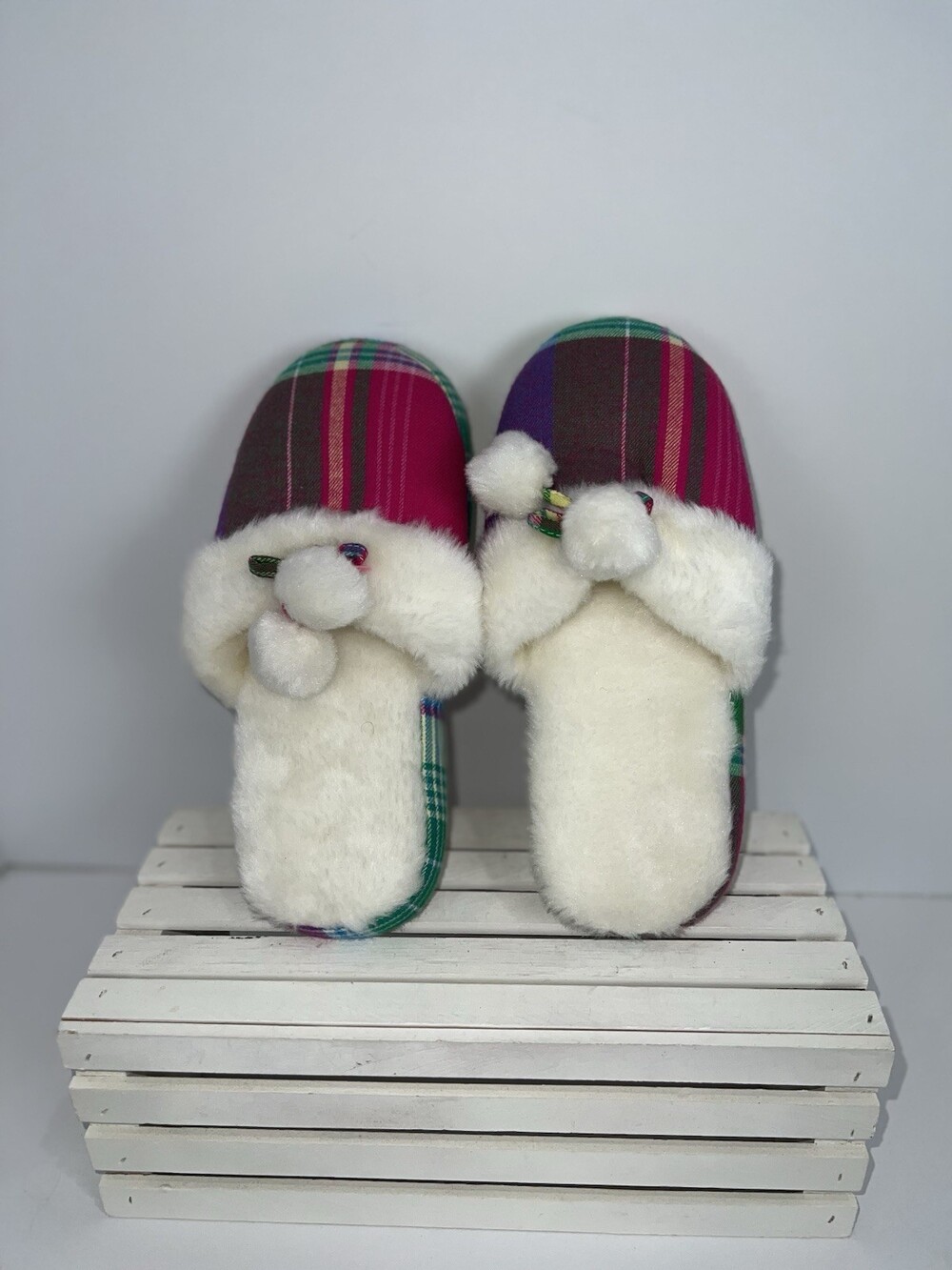 Victoria Secret Slippers Women’s Small Multicolor Plaid W/White Trim Plush NWT